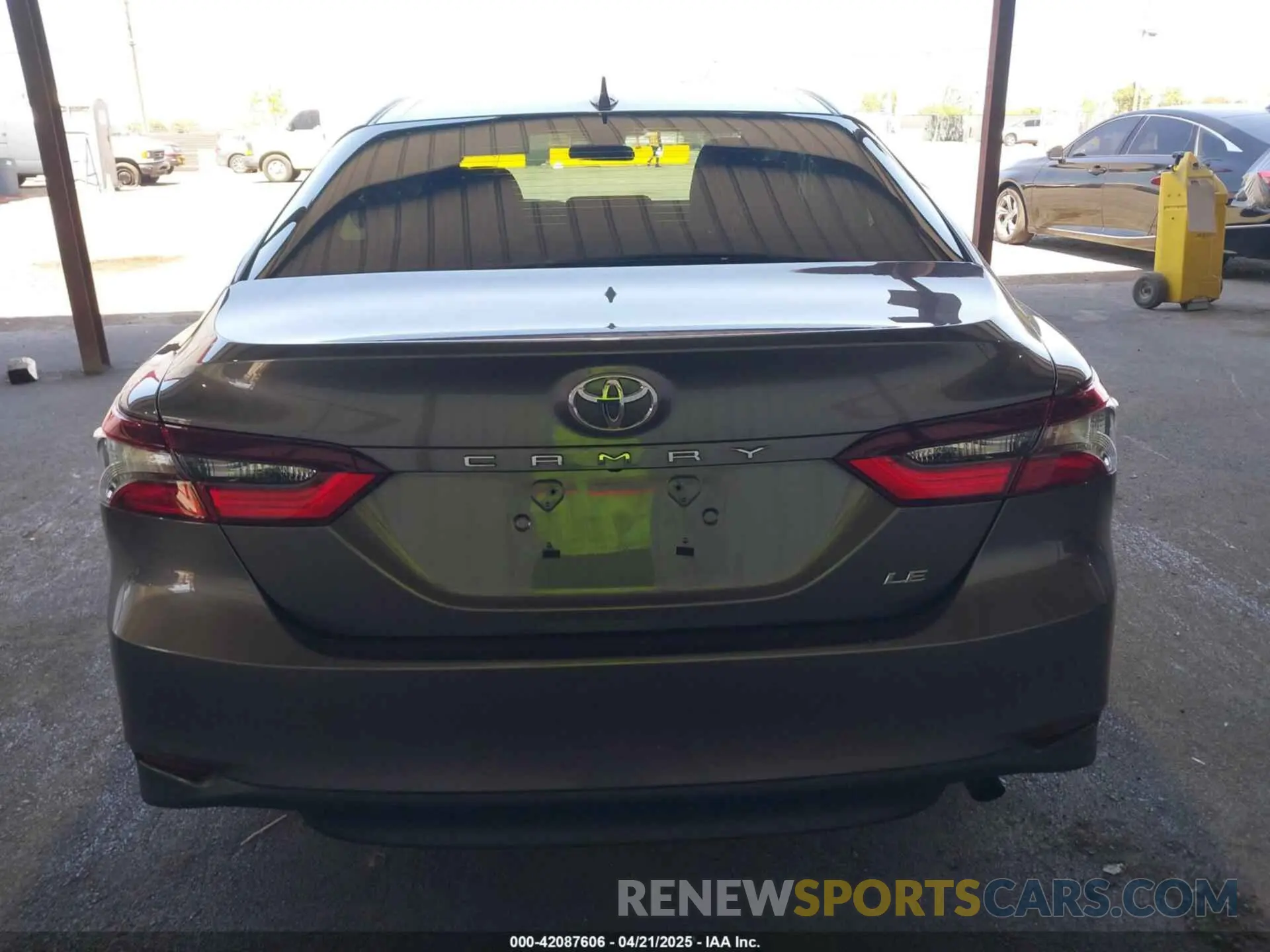 16 Photograph of a damaged car 4T1C11AK4MU532605 TOYOTA CAMRY 2021