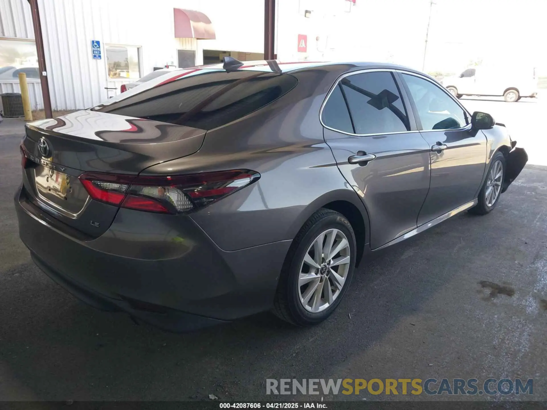 4 Photograph of a damaged car 4T1C11AK4MU532605 TOYOTA CAMRY 2021