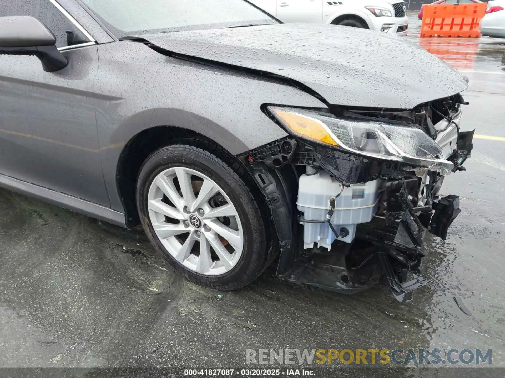 19 Photograph of a damaged car 4T1C11AK4MU577897 TOYOTA CAMRY 2021