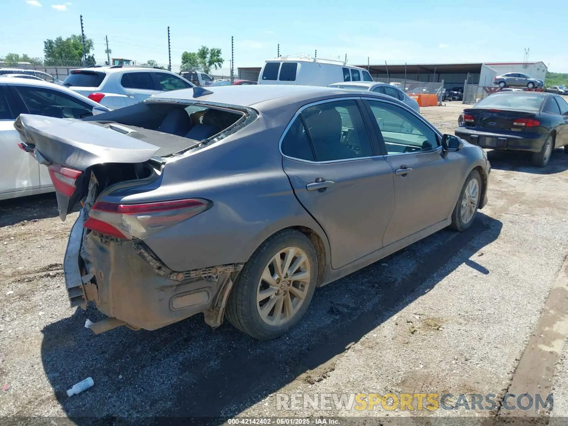4 Photograph of a damaged car 4T1C11AK4MU583165 TOYOTA CAMRY 2021