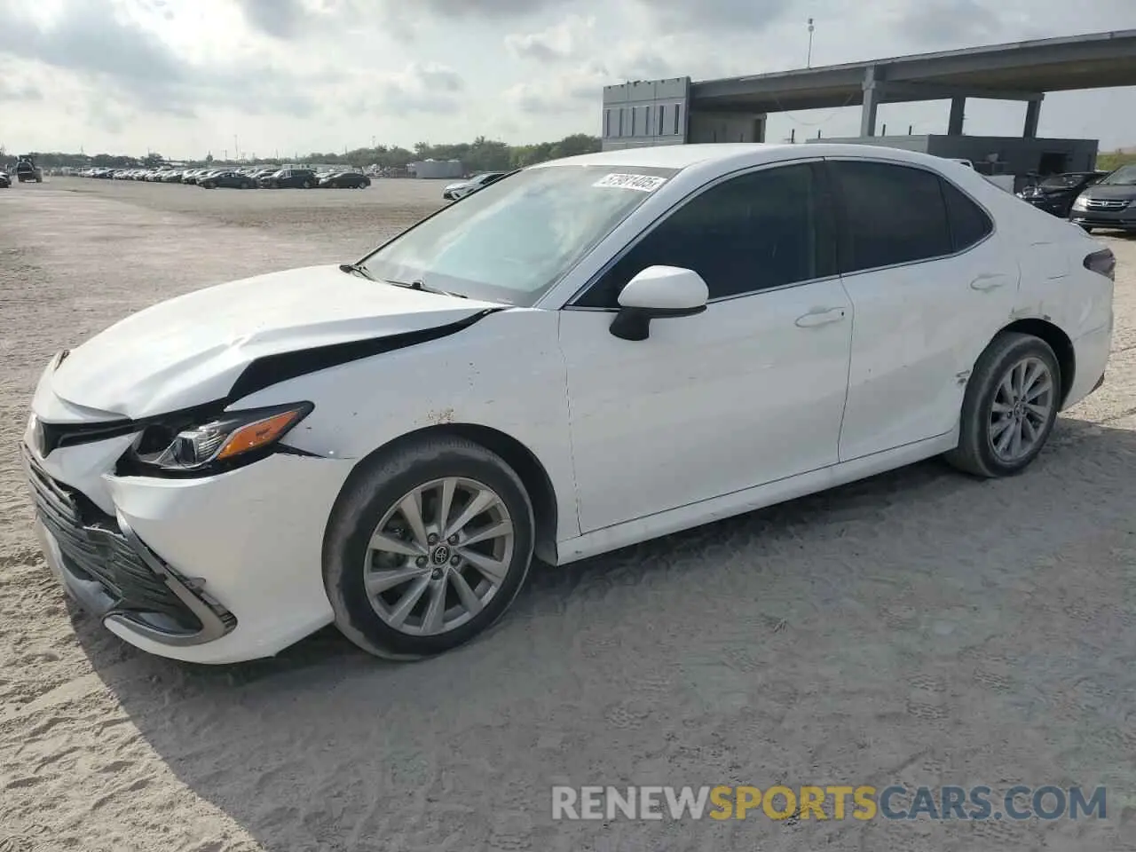 1 Photograph of a damaged car 4T1C11AK4MU598300 TOYOTA CAMRY 2021
