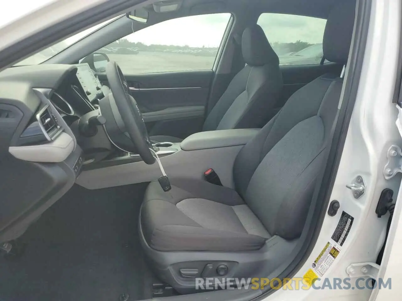 7 Photograph of a damaged car 4T1C11AK4MU598300 TOYOTA CAMRY 2021