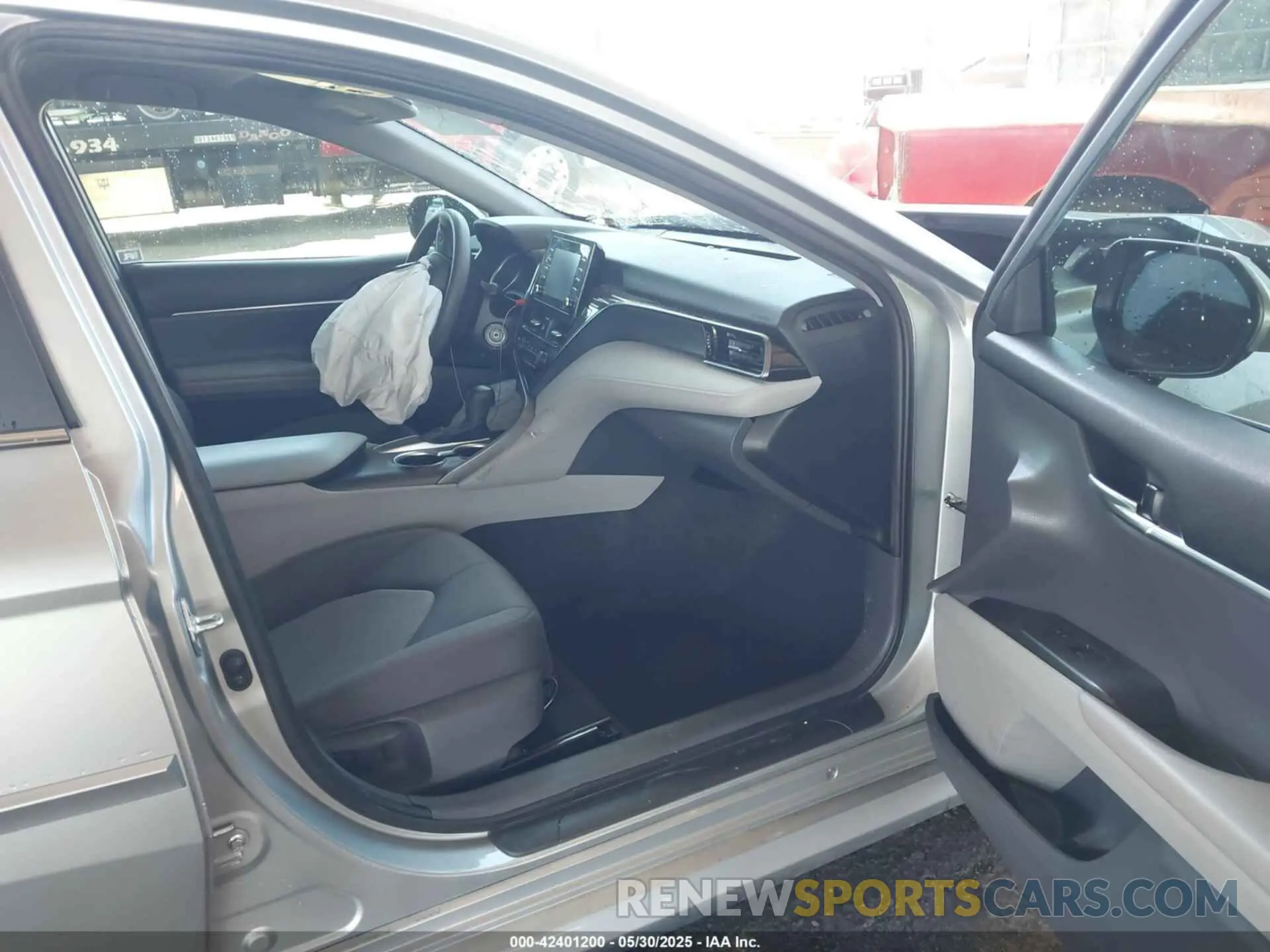 5 Photograph of a damaged car 4T1C11AK5MU564057 TOYOTA CAMRY 2021