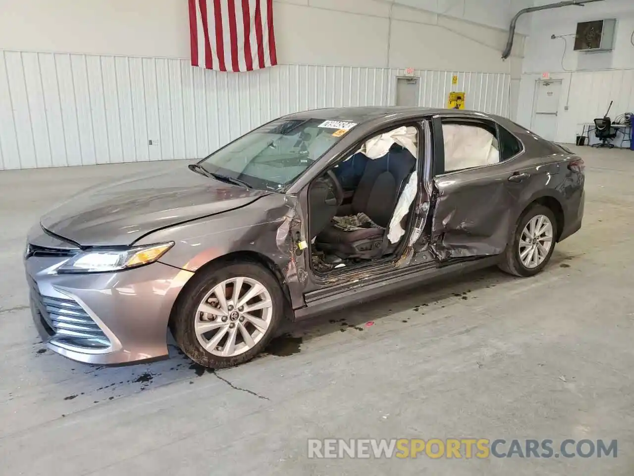 1 Photograph of a damaged car 4T1C11AK5MU600250 TOYOTA CAMRY 2021