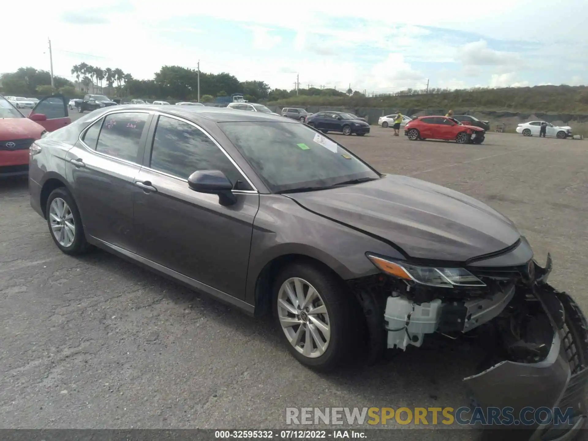 1 Photograph of a damaged car 4T1C11AK6MU586097 TOYOTA CAMRY 2021