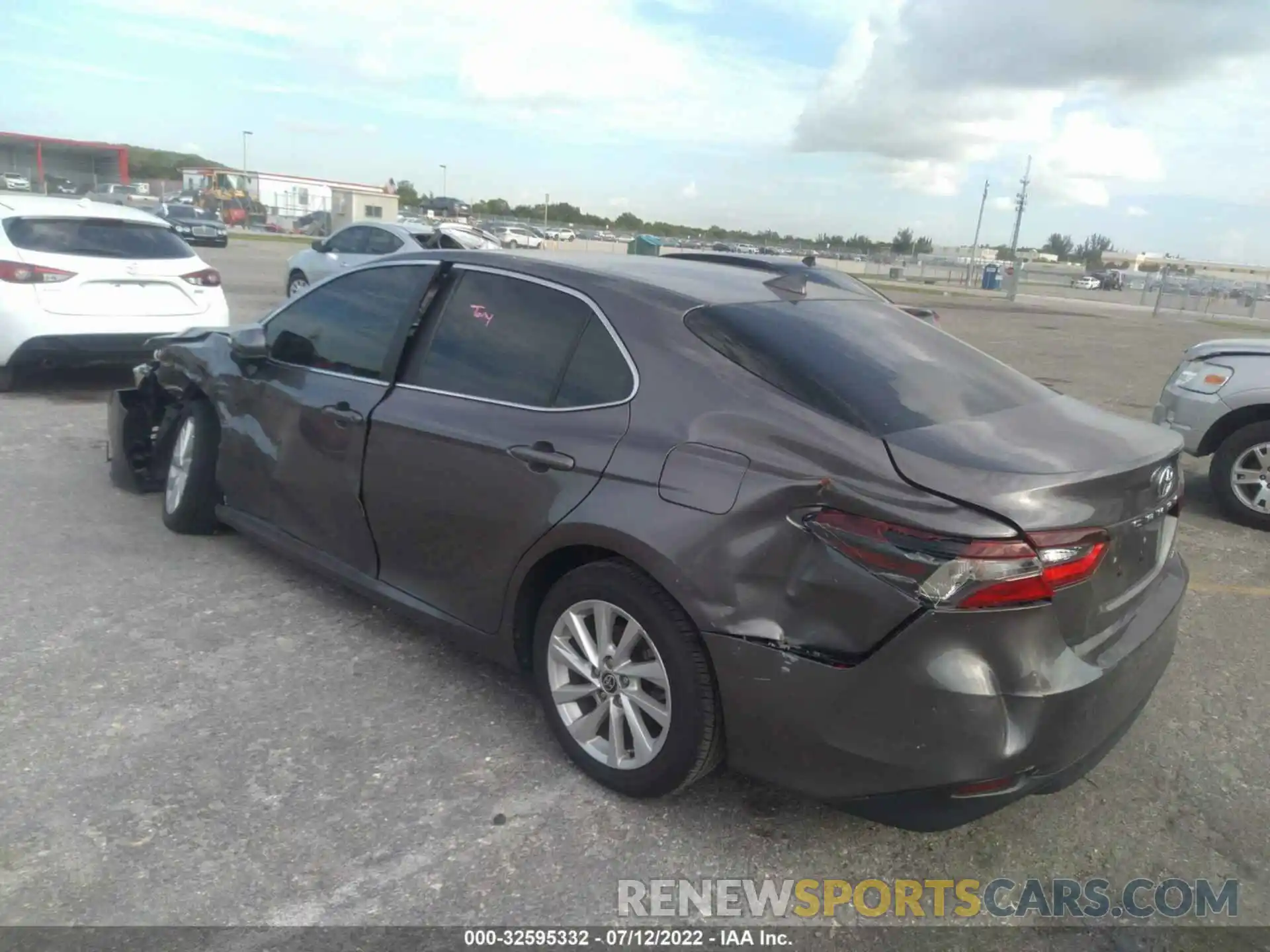 3 Photograph of a damaged car 4T1C11AK6MU586097 TOYOTA CAMRY 2021