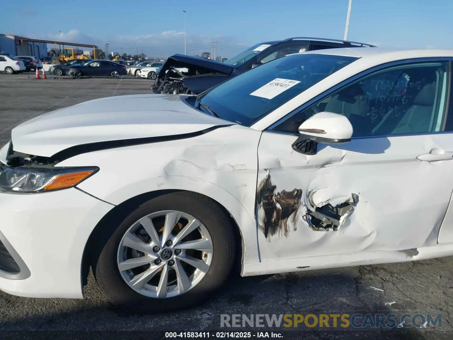 18 Photograph of a damaged car 4T1C11AK6MU589470 TOYOTA CAMRY 2021
