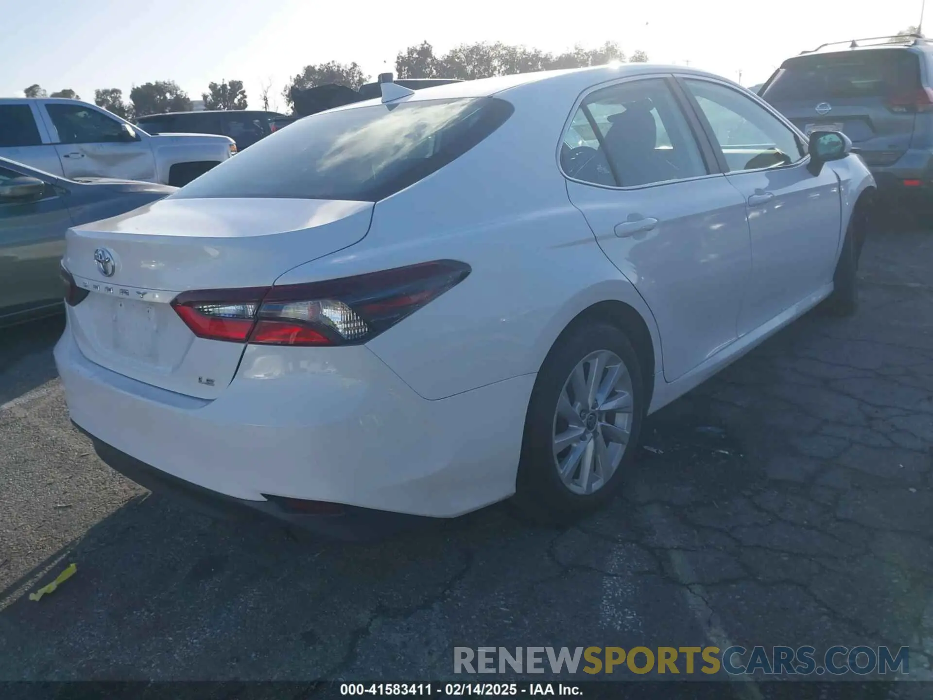 4 Photograph of a damaged car 4T1C11AK6MU589470 TOYOTA CAMRY 2021