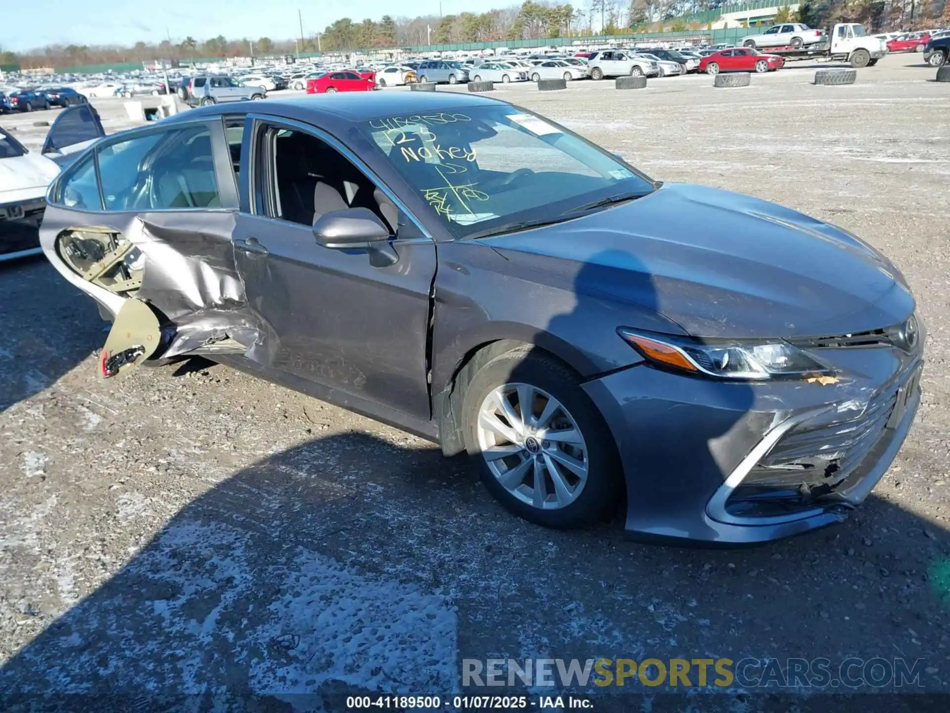 1 Photograph of a damaged car 4T1C11AK6MU616117 TOYOTA CAMRY 2021