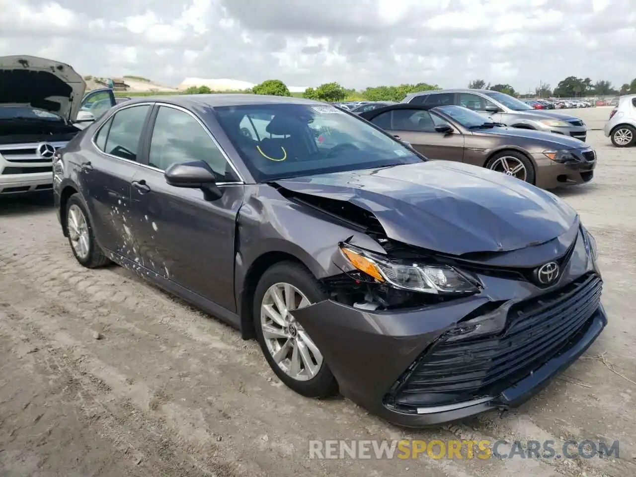 1 Photograph of a damaged car 4T1C11AK7MU425760 TOYOTA CAMRY 2021