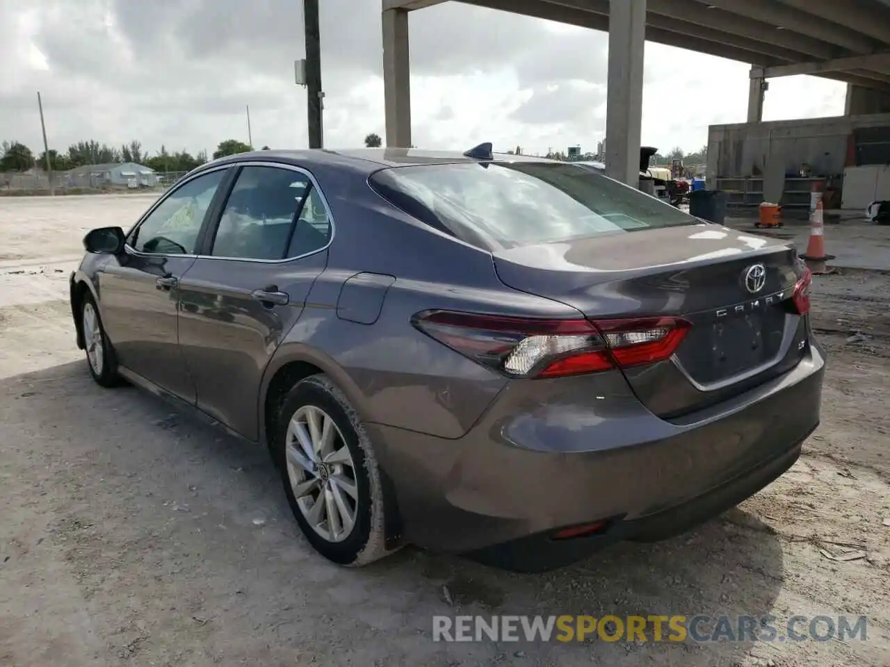 3 Photograph of a damaged car 4T1C11AK7MU425760 TOYOTA CAMRY 2021