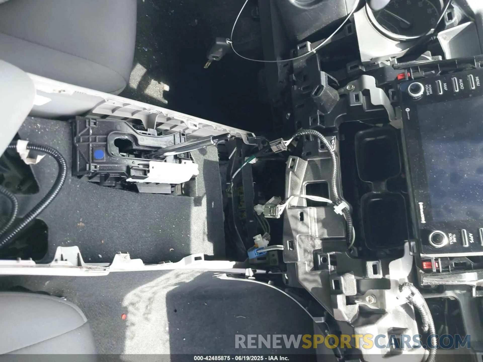 19 Photograph of a damaged car 4T1C11AK7MU458144 TOYOTA CAMRY 2021