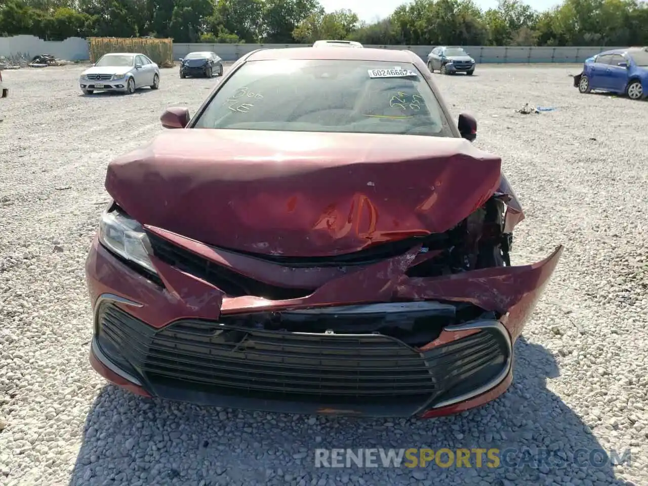 9 Photograph of a damaged car 4T1C11AK7MU529357 TOYOTA CAMRY 2021