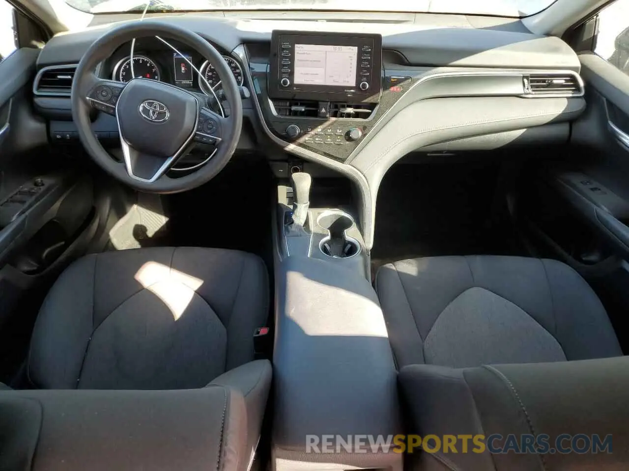 8 Photograph of a damaged car 4T1C11AK7MU585248 TOYOTA CAMRY 2021