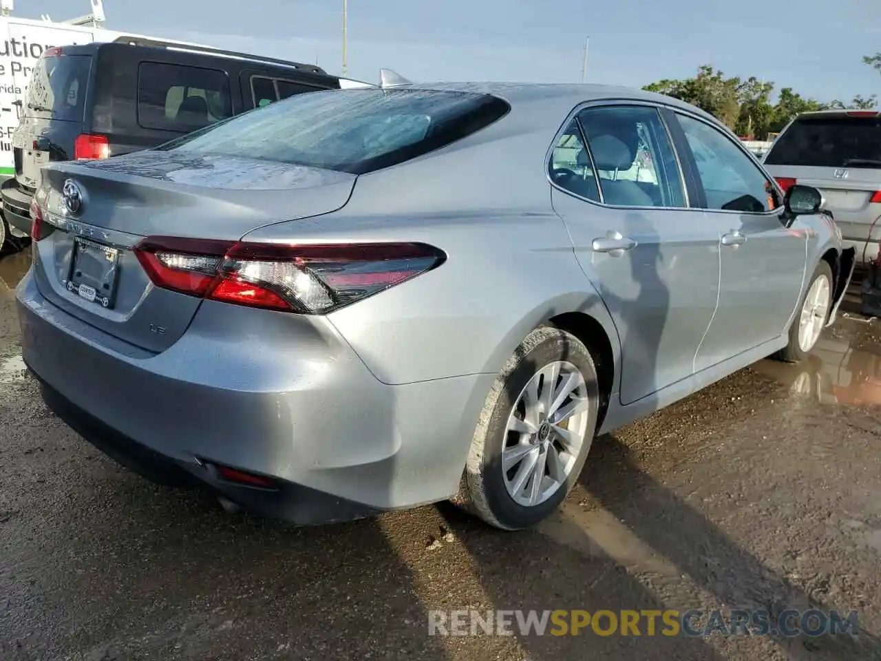 4 Photograph of a damaged car 4T1C11AK7MU598260 TOYOTA CAMRY 2021