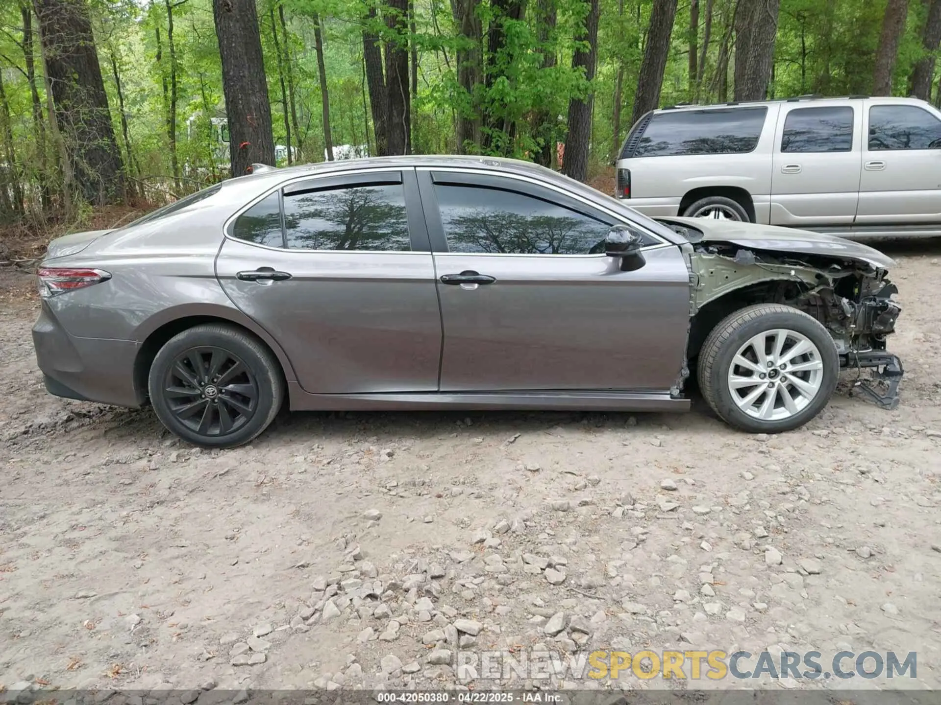 13 Photograph of a damaged car 4T1C11AK7MU616529 TOYOTA CAMRY 2021