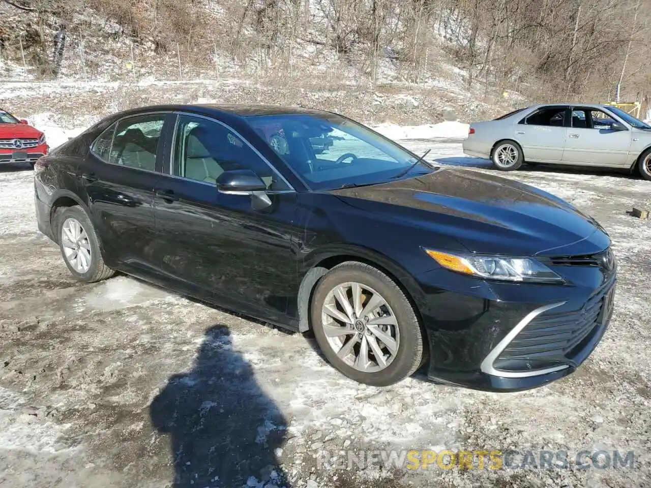 4 Photograph of a damaged car 4T1C11AK9MU487418 TOYOTA CAMRY 2021