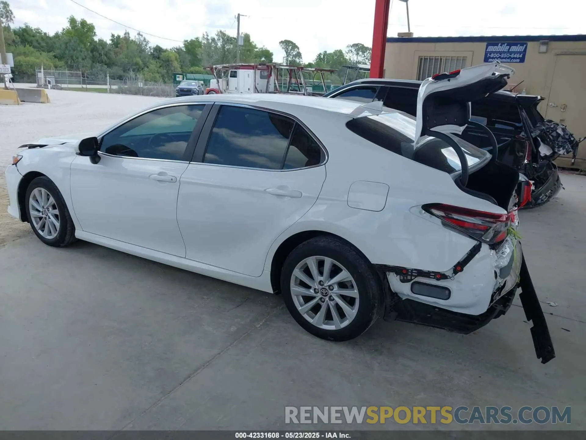 15 Photograph of a damaged car 4T1C11AK9MU584845 TOYOTA CAMRY 2021