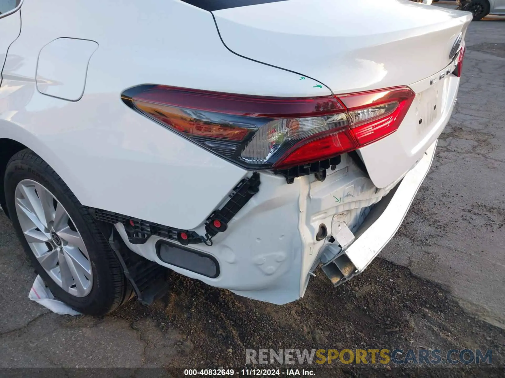 17 Photograph of a damaged car 4T1C11AKXMU453066 TOYOTA CAMRY 2021