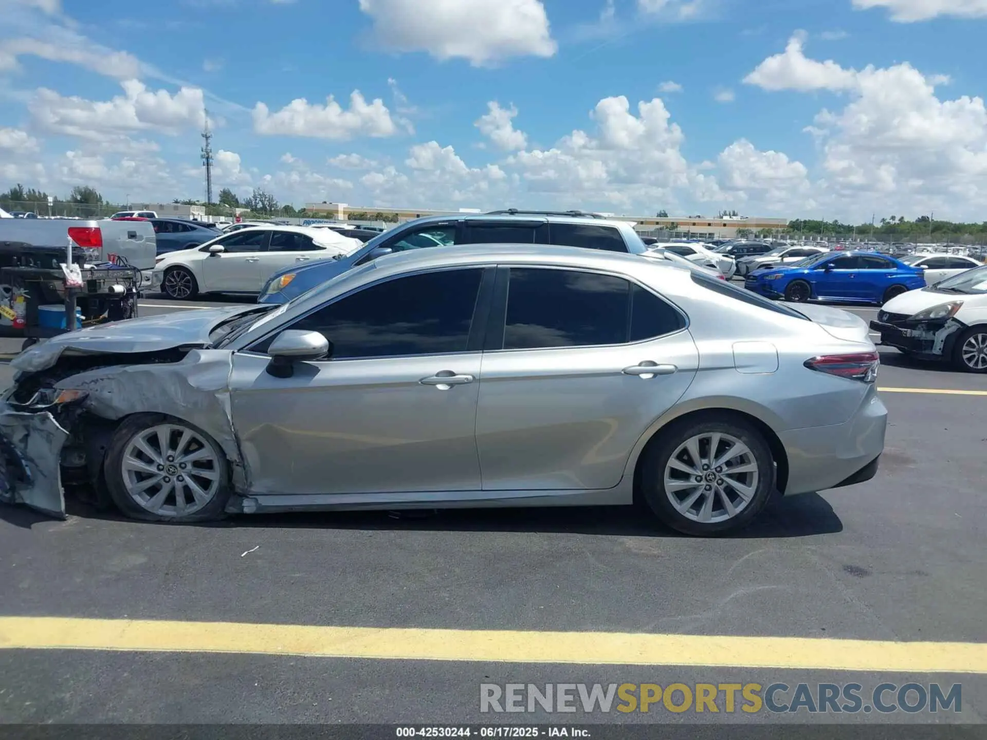 14 Photograph of a damaged car 4T1C11AKXMU480087 TOYOTA CAMRY 2021