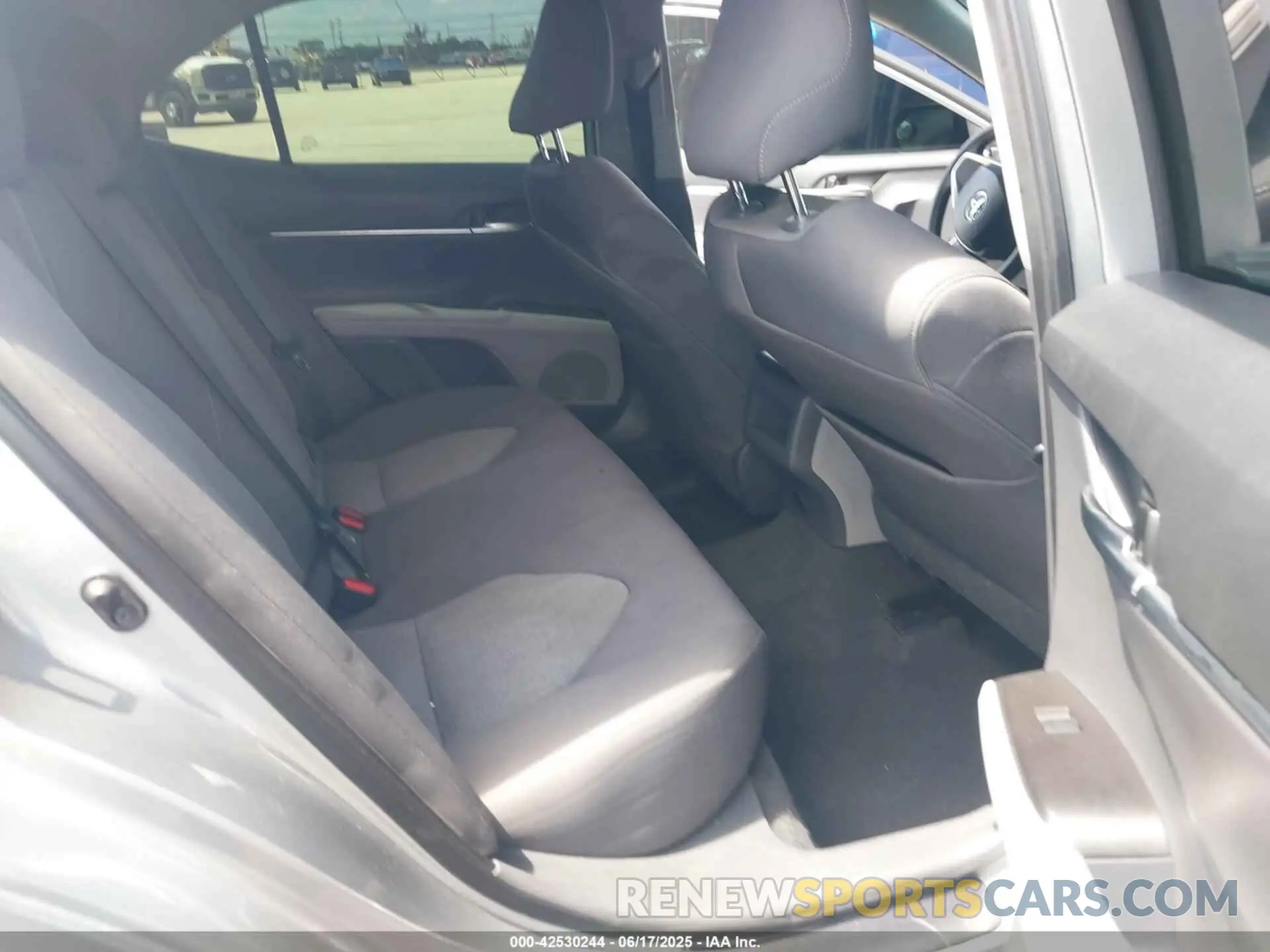8 Photograph of a damaged car 4T1C11AKXMU480087 TOYOTA CAMRY 2021