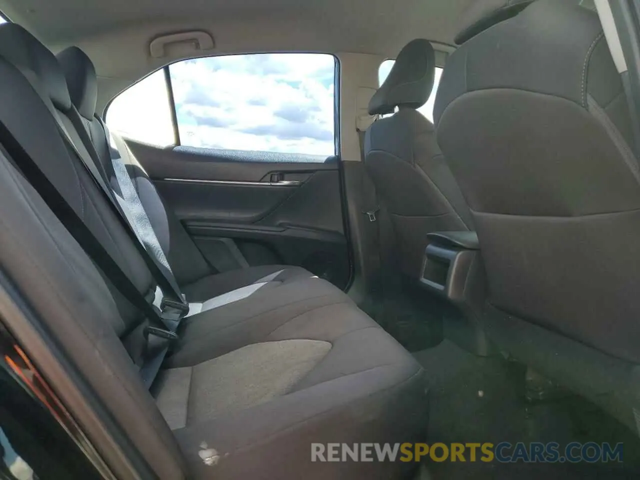 10 Photograph of a damaged car 4T1C11AKXMU559985 TOYOTA CAMRY 2021