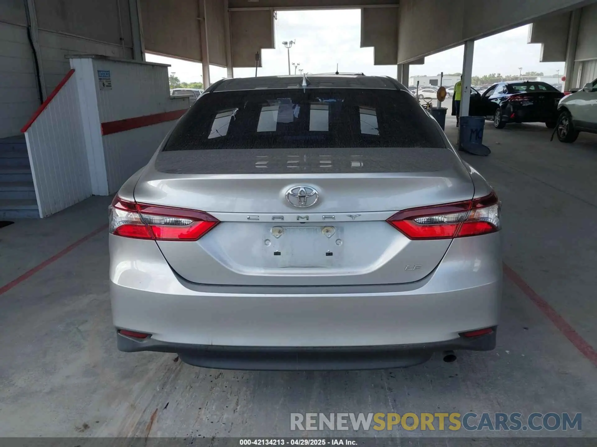 16 Photograph of a damaged car 4T1C11AKXMU569254 TOYOTA CAMRY 2021