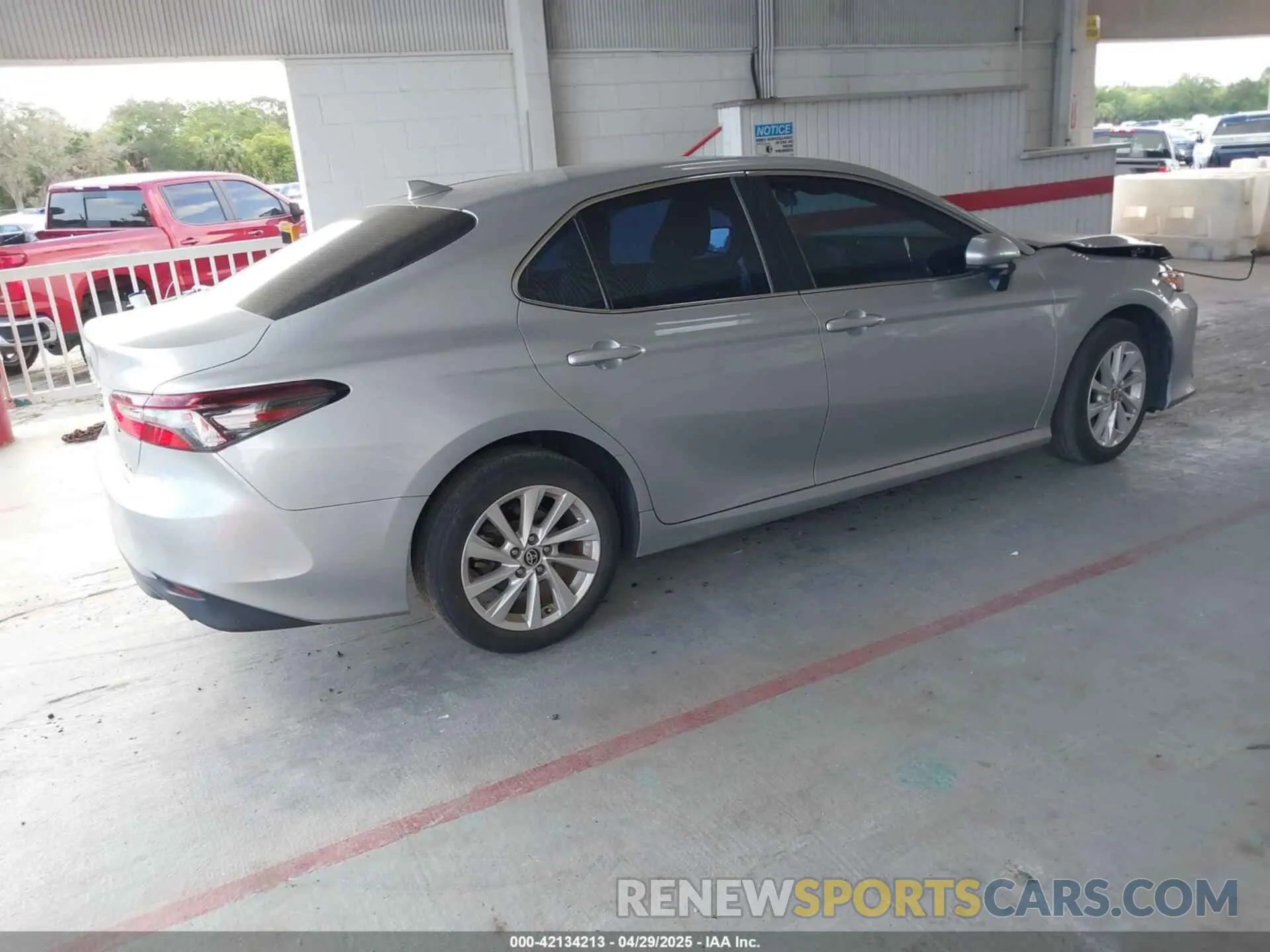4 Photograph of a damaged car 4T1C11AKXMU569254 TOYOTA CAMRY 2021