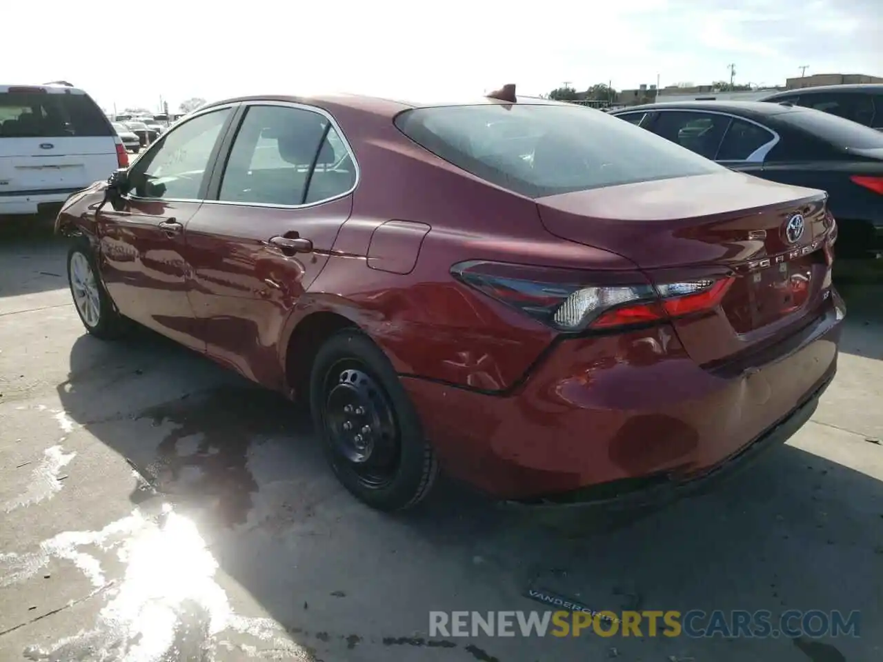 3 Photograph of a damaged car 4T1C11AKXMU584353 TOYOTA CAMRY 2021