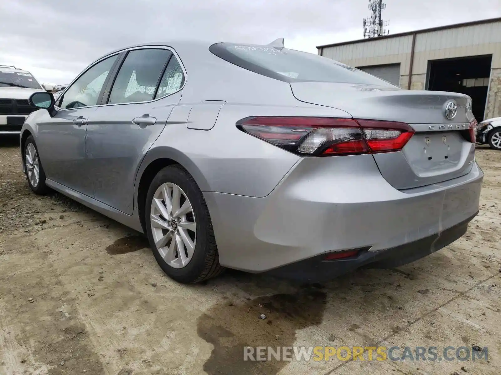 3 Photograph of a damaged car 4T1C11AKXMU588080 TOYOTA CAMRY 2021