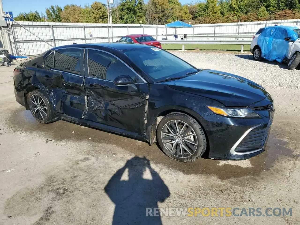 4 Photograph of a damaged car 4T1C11AKXMU613060 TOYOTA CAMRY 2021