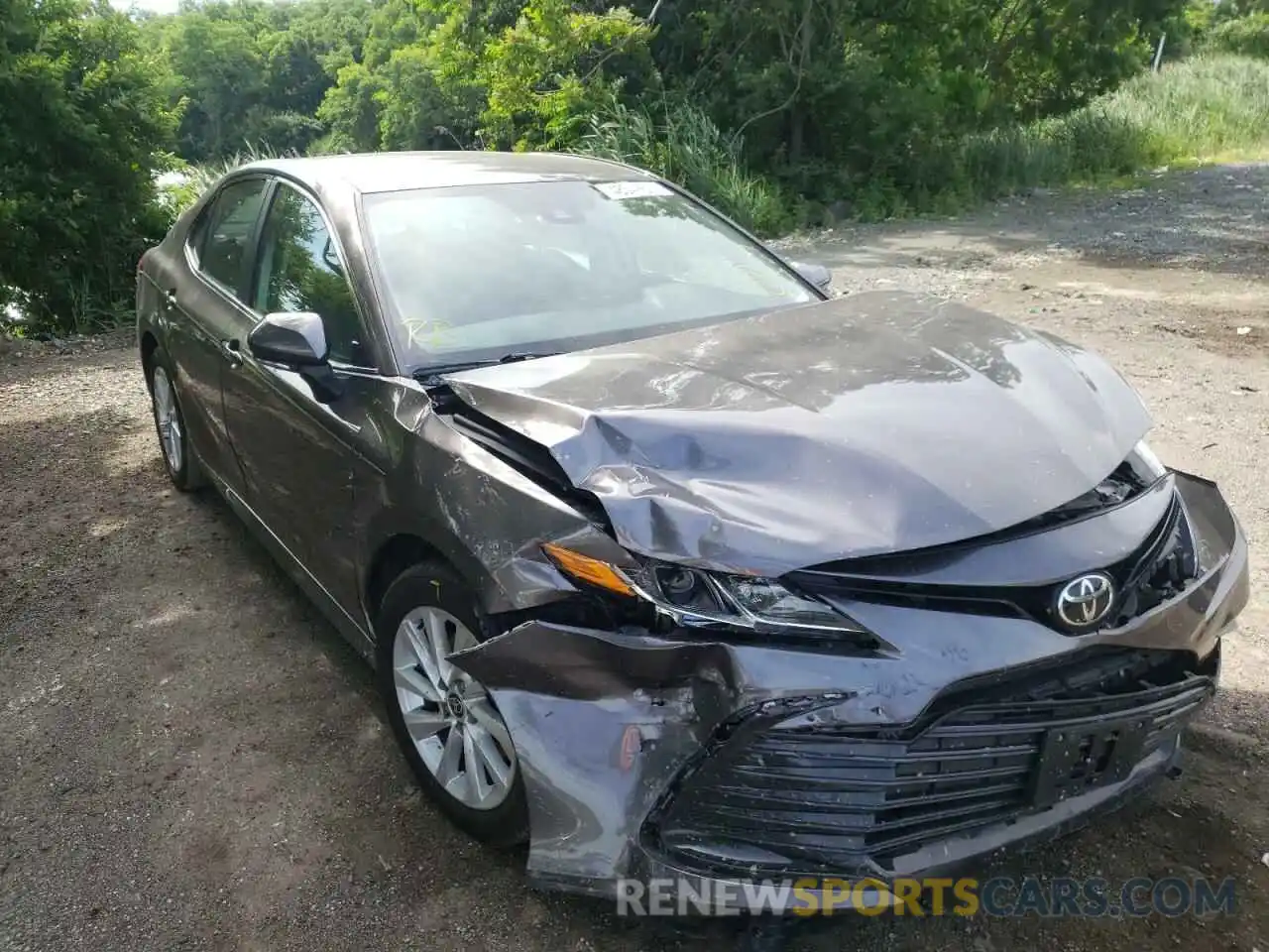 1 Photograph of a damaged car 4T1C11BK0MU020290 TOYOTA CAMRY 2021