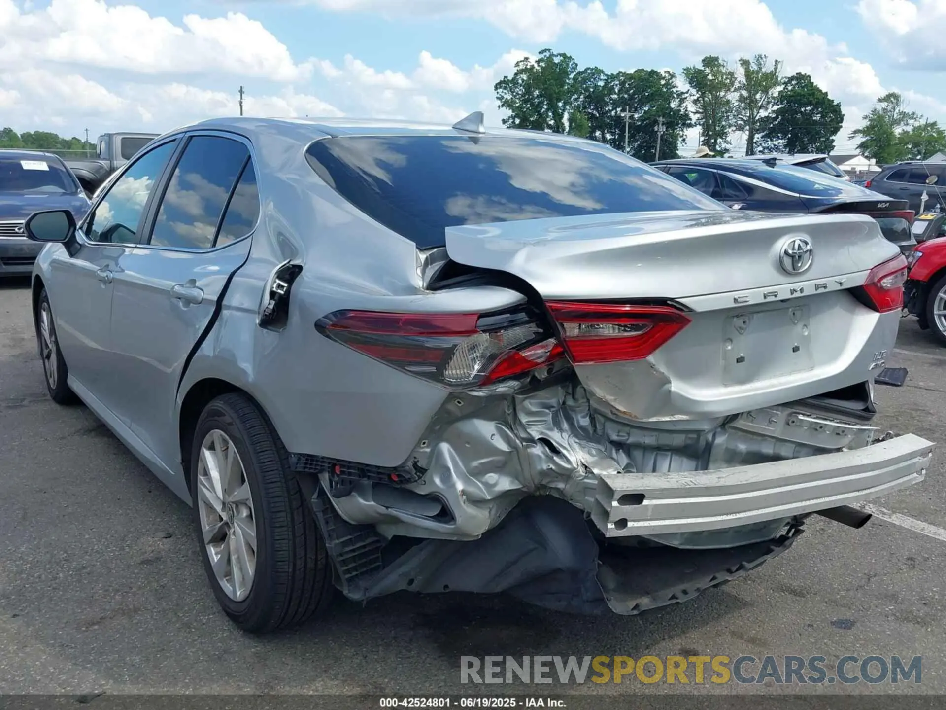 3 Photograph of a damaged car 4T1C11BK1MU023781 TOYOTA CAMRY 2021