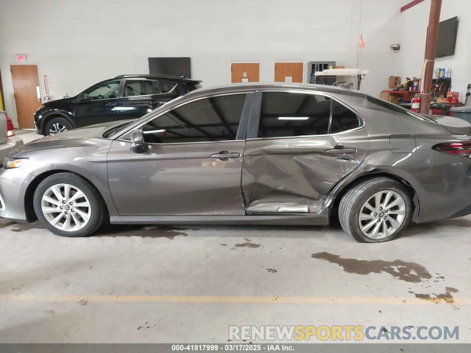 14 Photograph of a damaged car 4T1C11BK4MU023001 TOYOTA CAMRY 2021