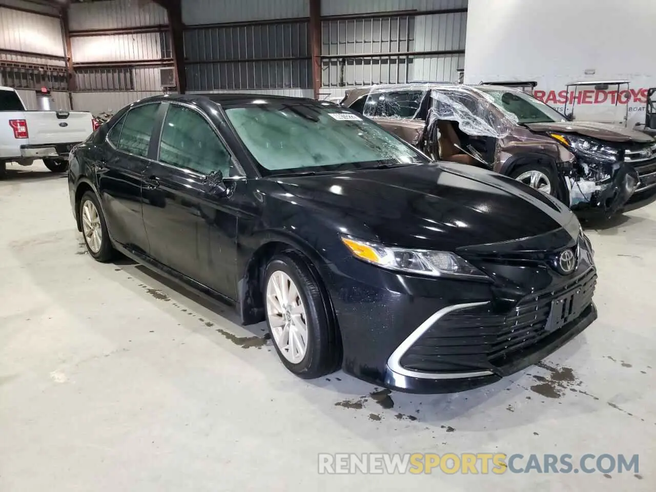 4 Photograph of a damaged car 4T1C11BK7MU030752 TOYOTA CAMRY 2021