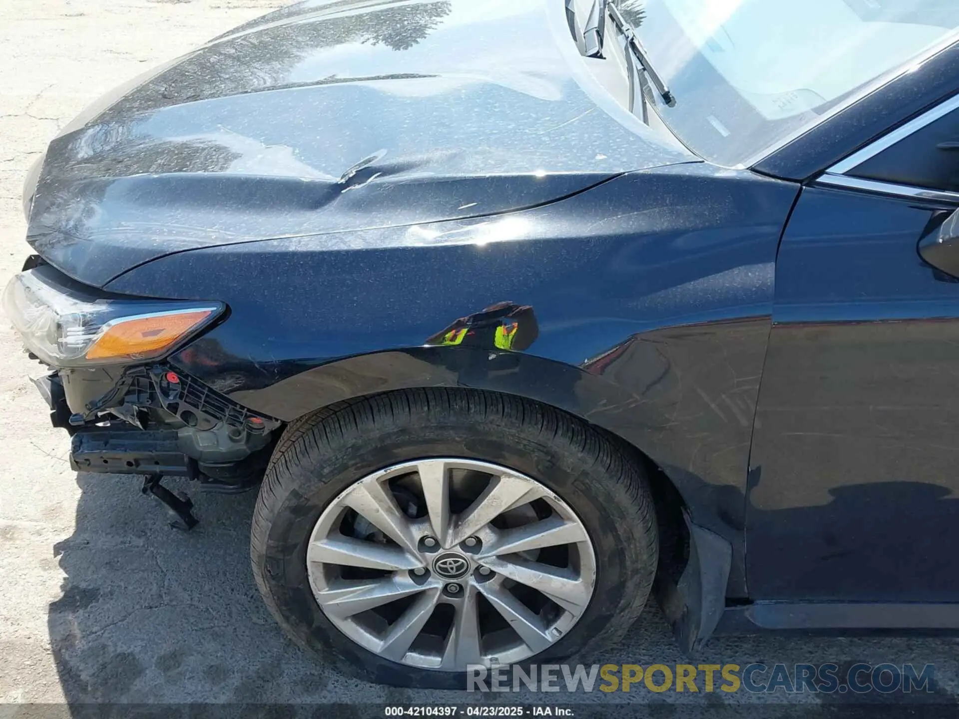18 Photograph of a damaged car 4T1C11BK7MU030847 TOYOTA CAMRY 2021