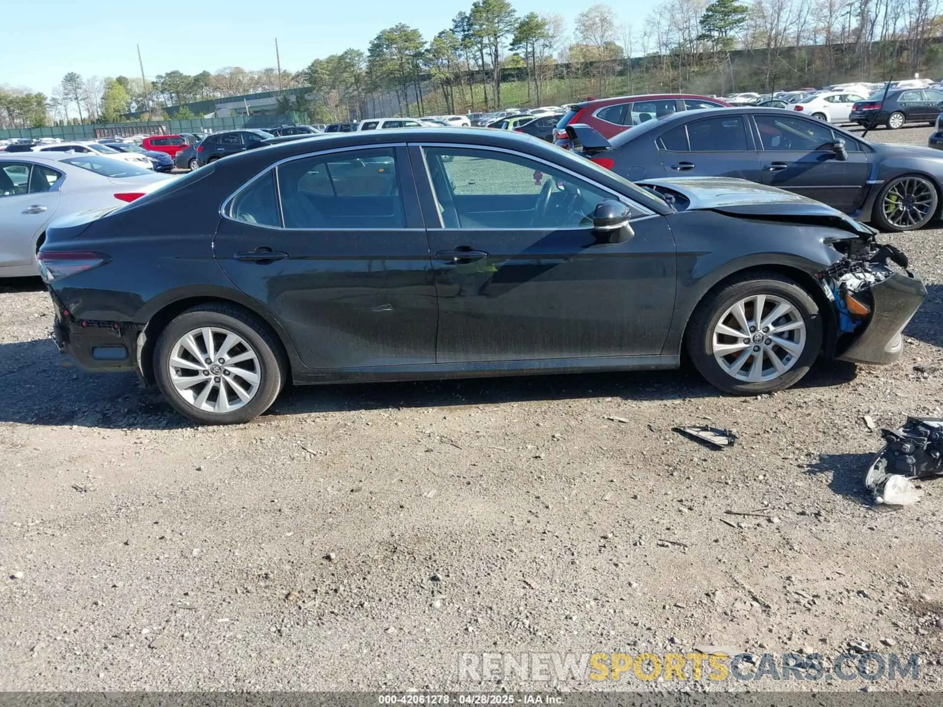 13 Photograph of a damaged car 4T1C11BK7MU034154 TOYOTA CAMRY 2021