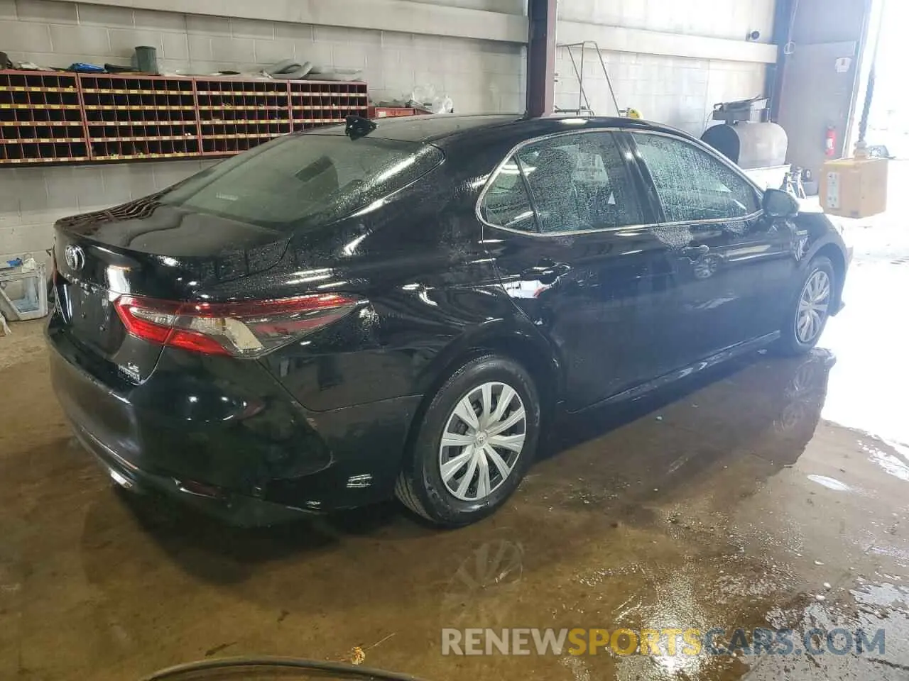 3 Photograph of a damaged car 4T1C31AK0MU564512 TOYOTA CAMRY 2021