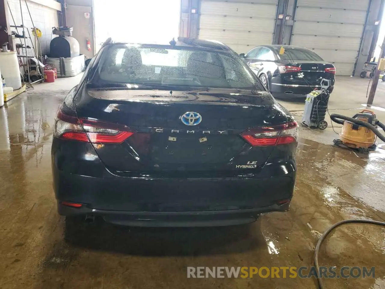 6 Photograph of a damaged car 4T1C31AK0MU564512 TOYOTA CAMRY 2021