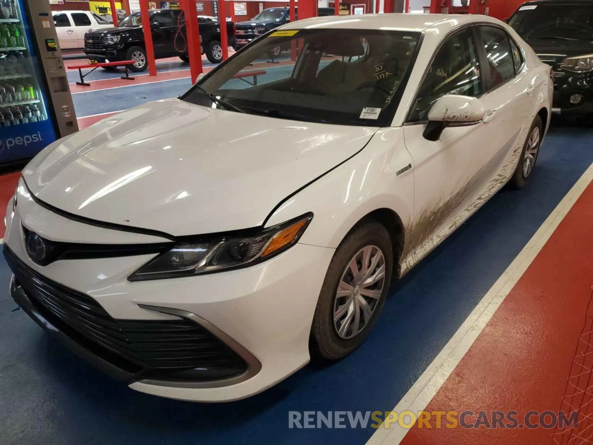 11 Photograph of a damaged car 4T1C31AK1MU551459 TOYOTA CAMRY 2021