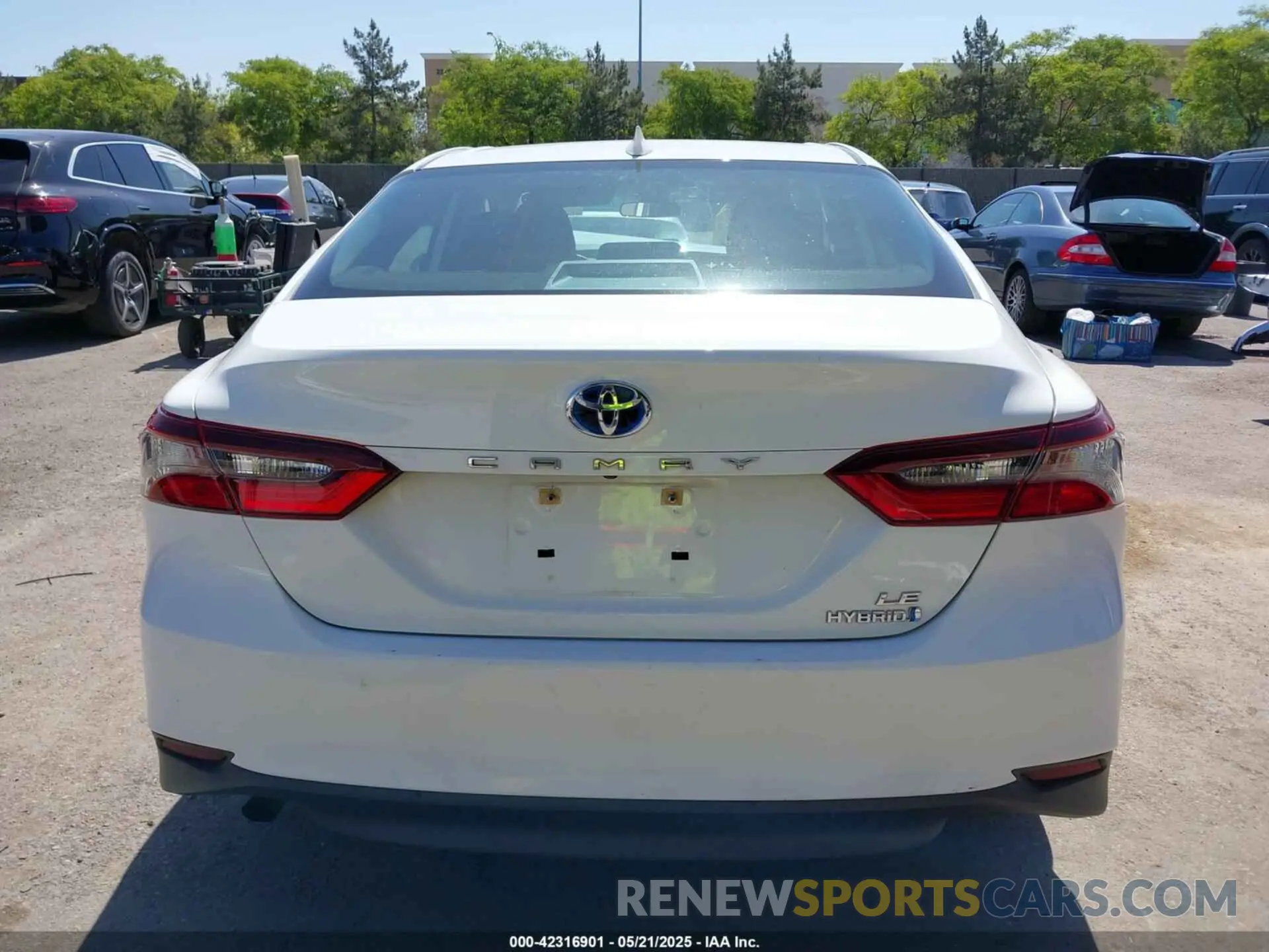17 Photograph of a damaged car 4T1C31AK2MU024255 TOYOTA CAMRY 2021