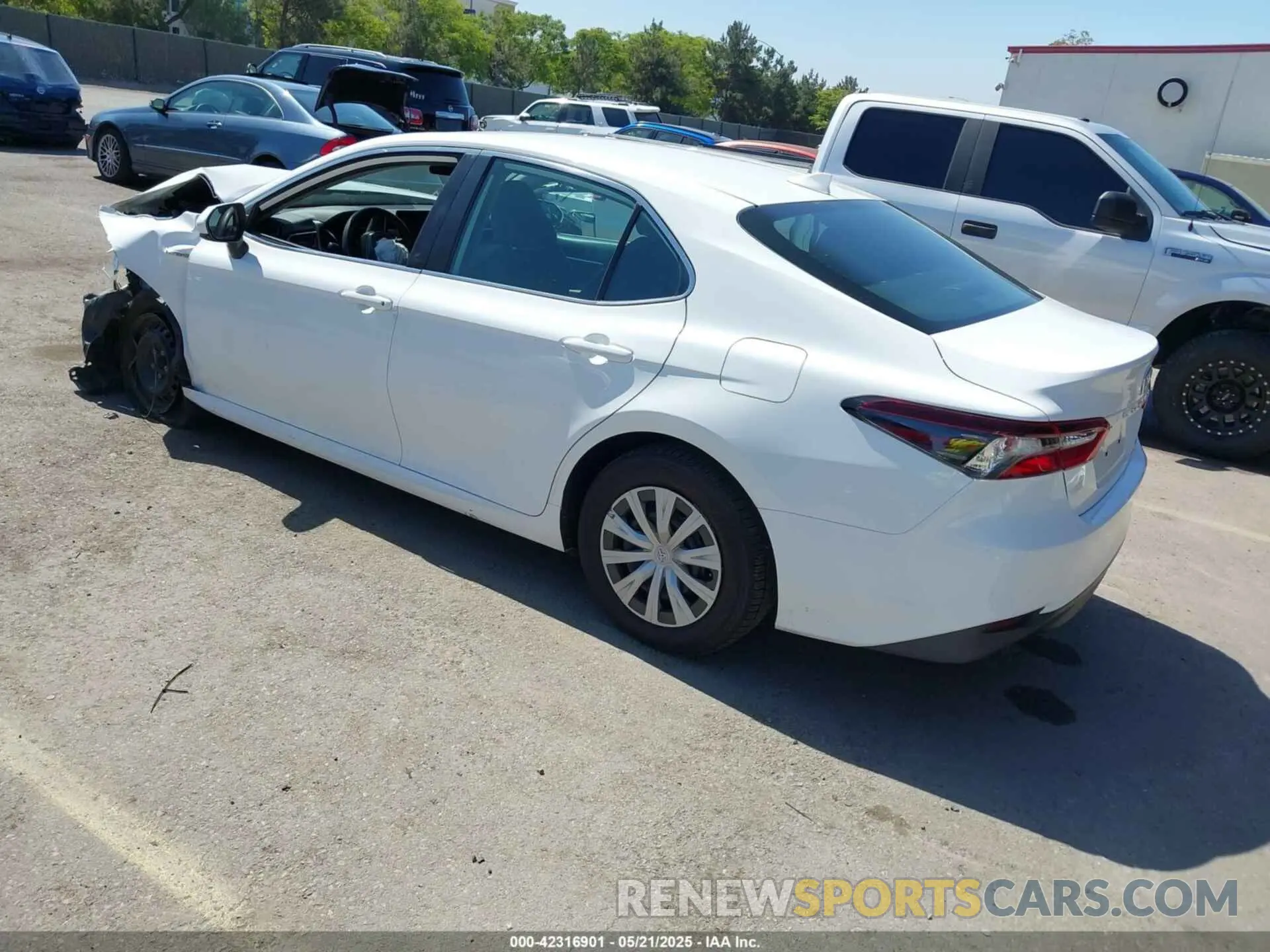 3 Photograph of a damaged car 4T1C31AK2MU024255 TOYOTA CAMRY 2021
