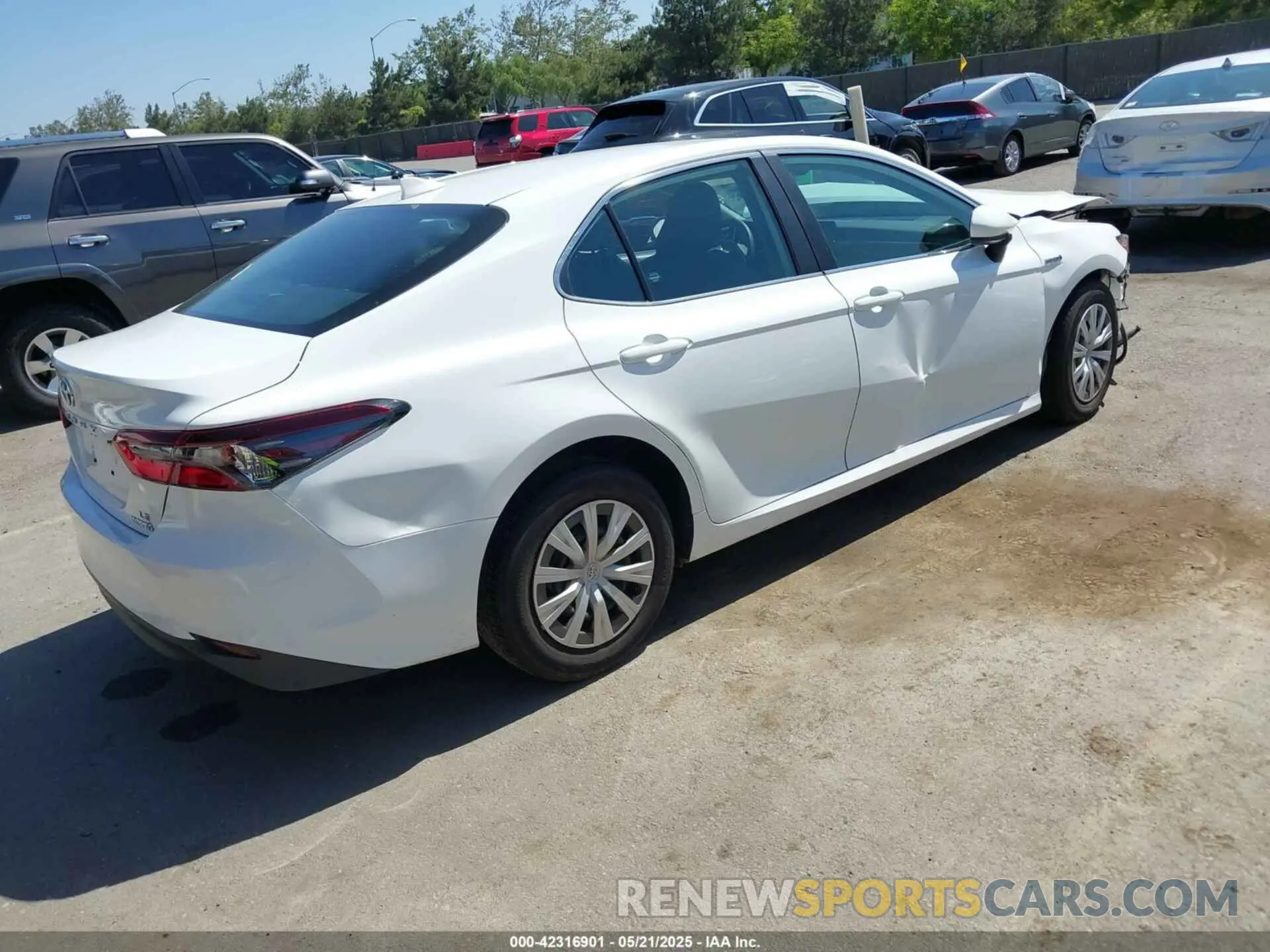 4 Photograph of a damaged car 4T1C31AK2MU024255 TOYOTA CAMRY 2021