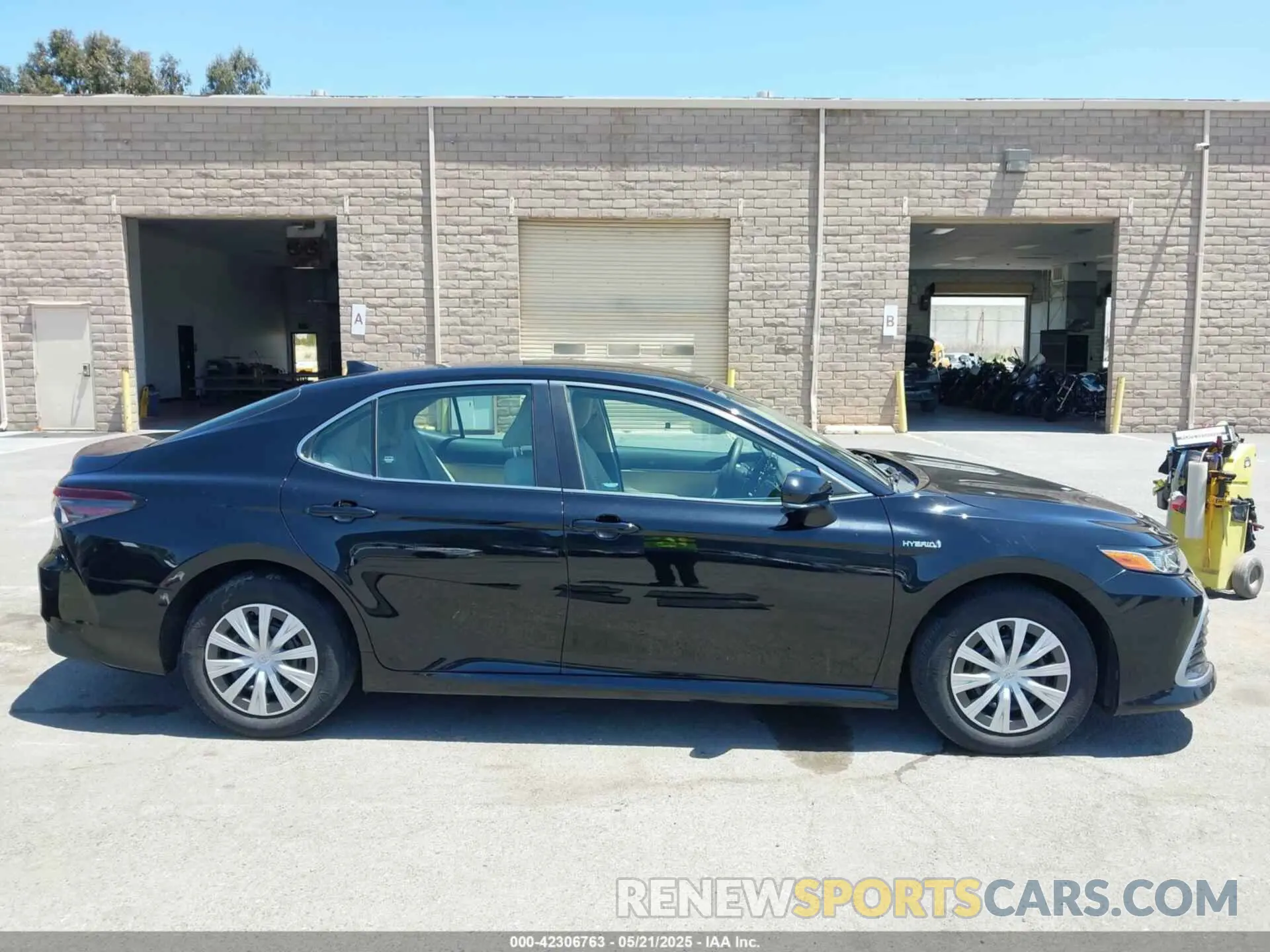 13 Photograph of a damaged car 4T1C31AK2MU561188 TOYOTA CAMRY 2021