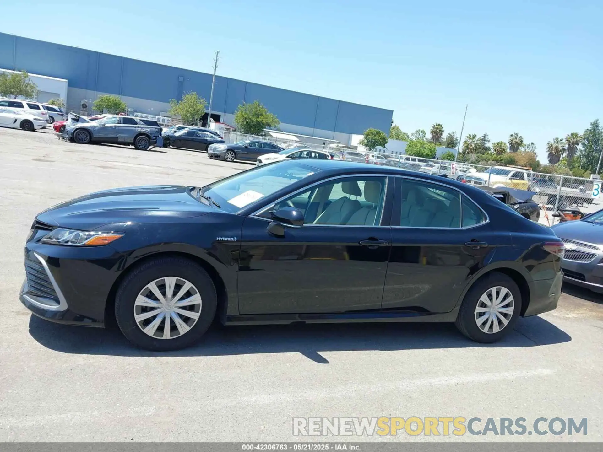 14 Photograph of a damaged car 4T1C31AK2MU561188 TOYOTA CAMRY 2021