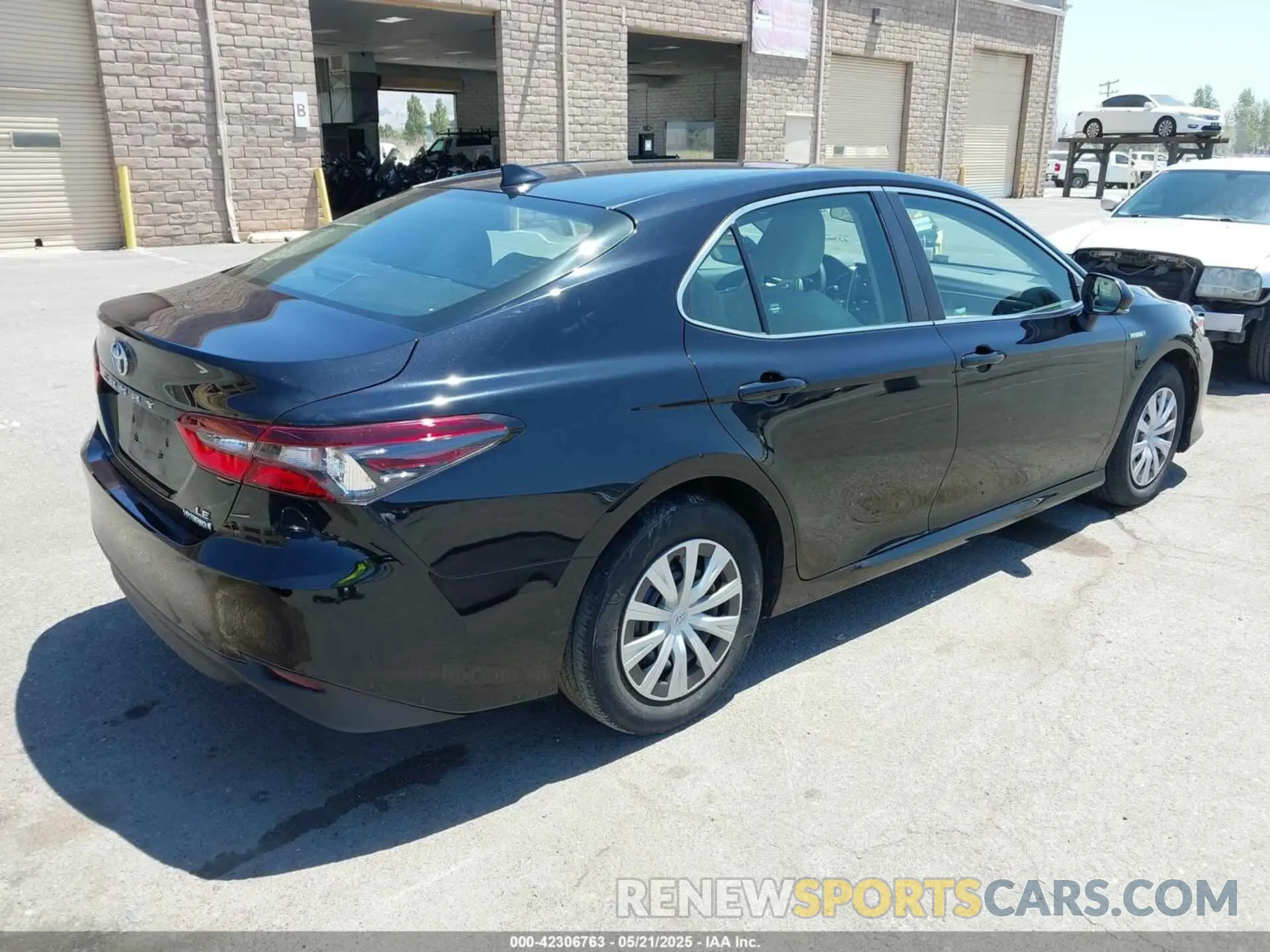 4 Photograph of a damaged car 4T1C31AK2MU561188 TOYOTA CAMRY 2021