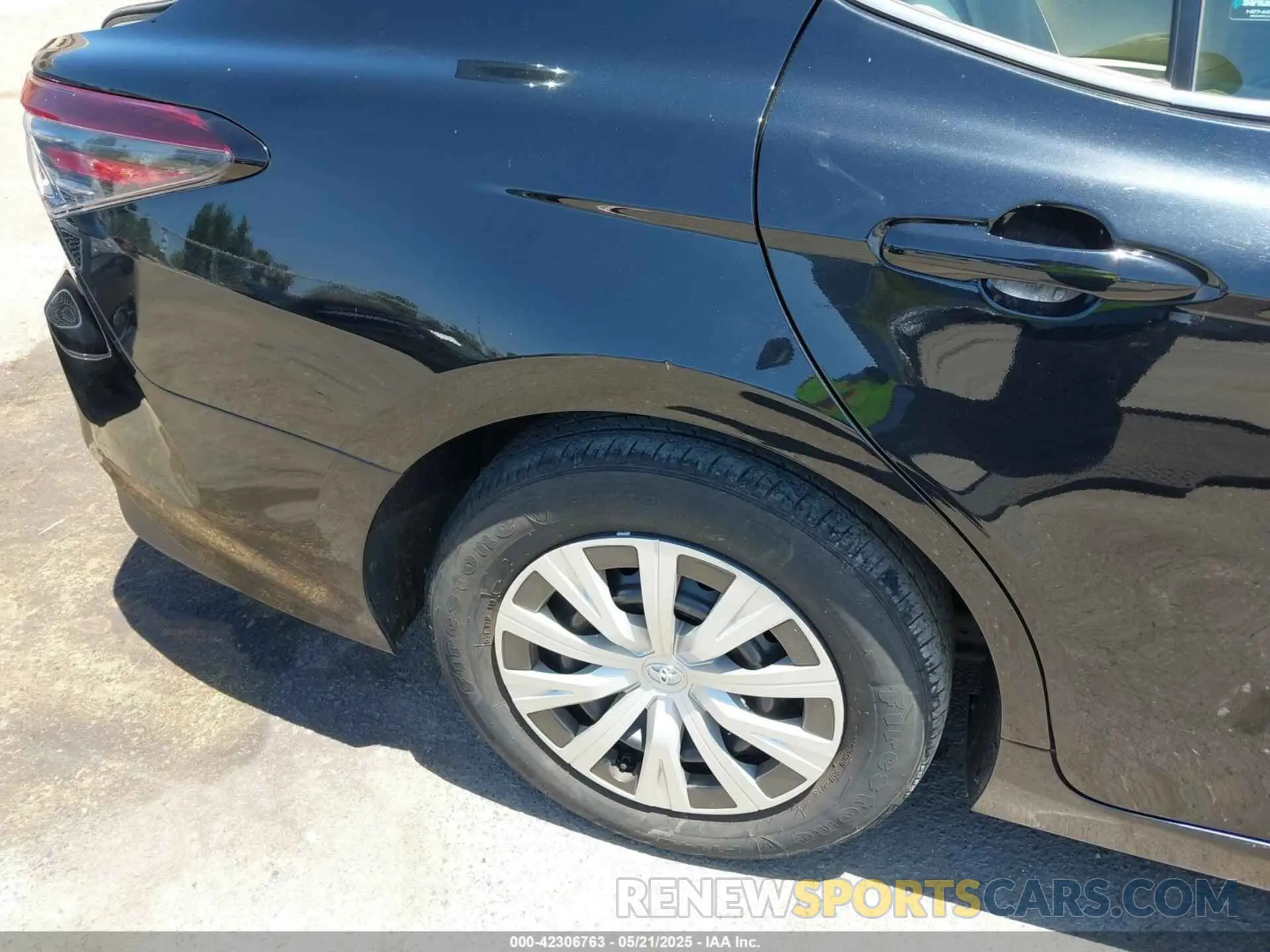 6 Photograph of a damaged car 4T1C31AK2MU561188 TOYOTA CAMRY 2021