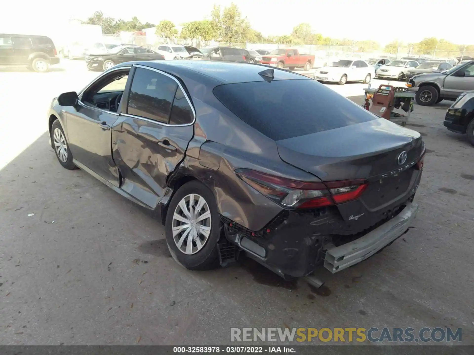 3 Photograph of a damaged car 4T1C31AK2MU564009 TOYOTA CAMRY 2021