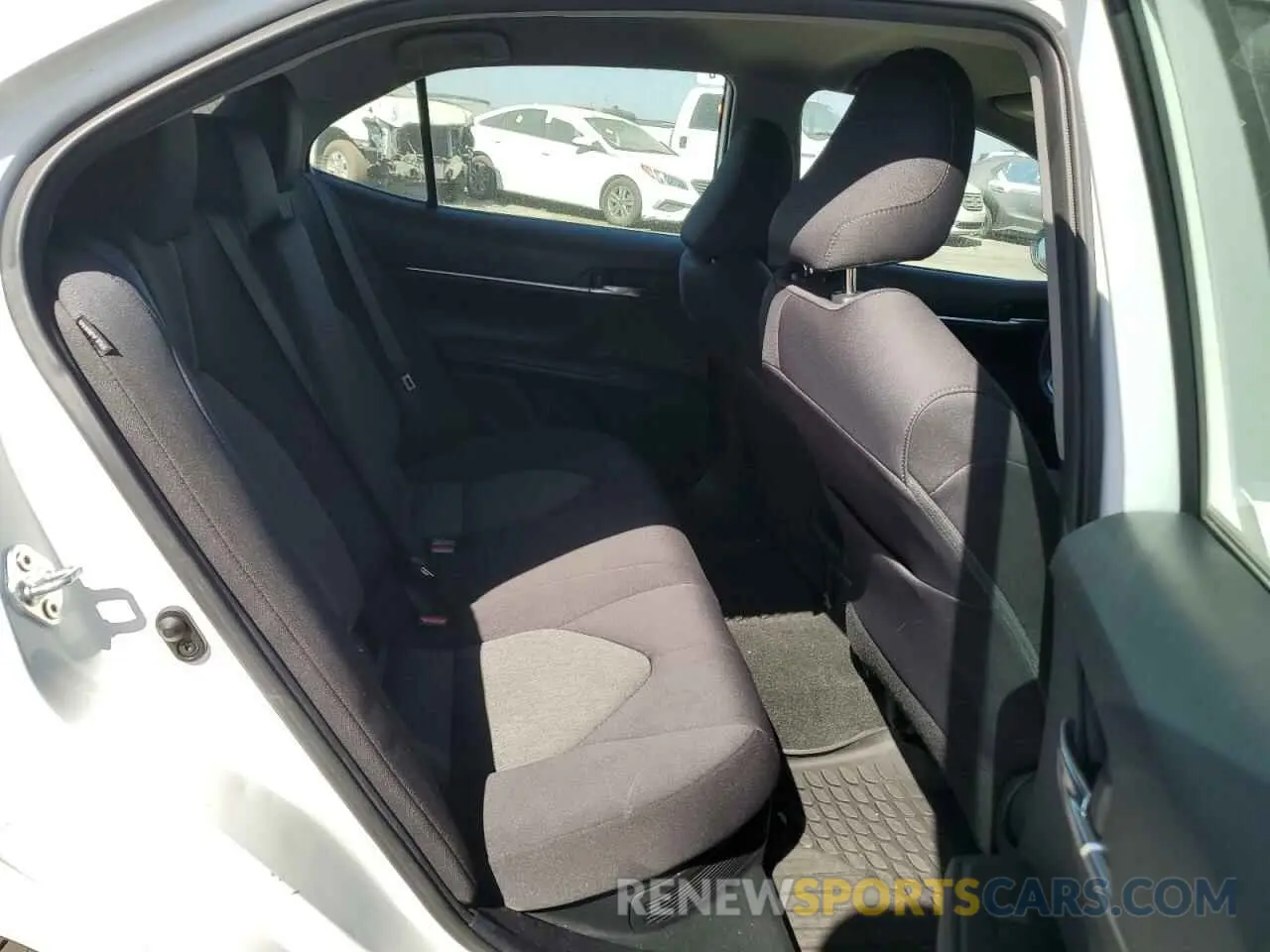 10 Photograph of a damaged car 4T1C31AK3MU562589 TOYOTA CAMRY 2021