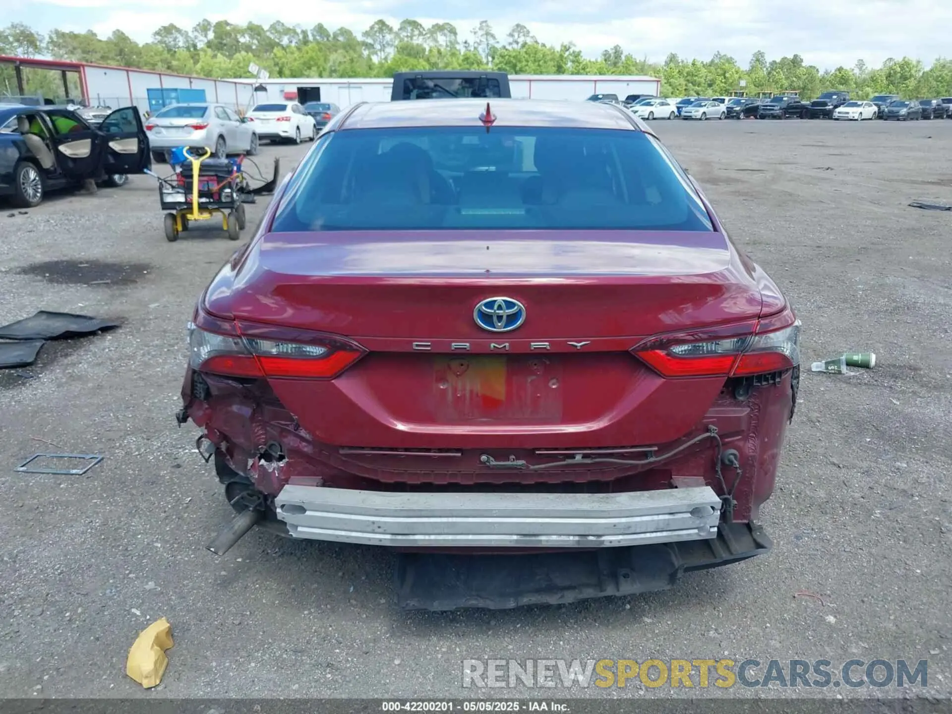 16 Photograph of a damaged car 4T1C31AK5MU030115 TOYOTA CAMRY 2021